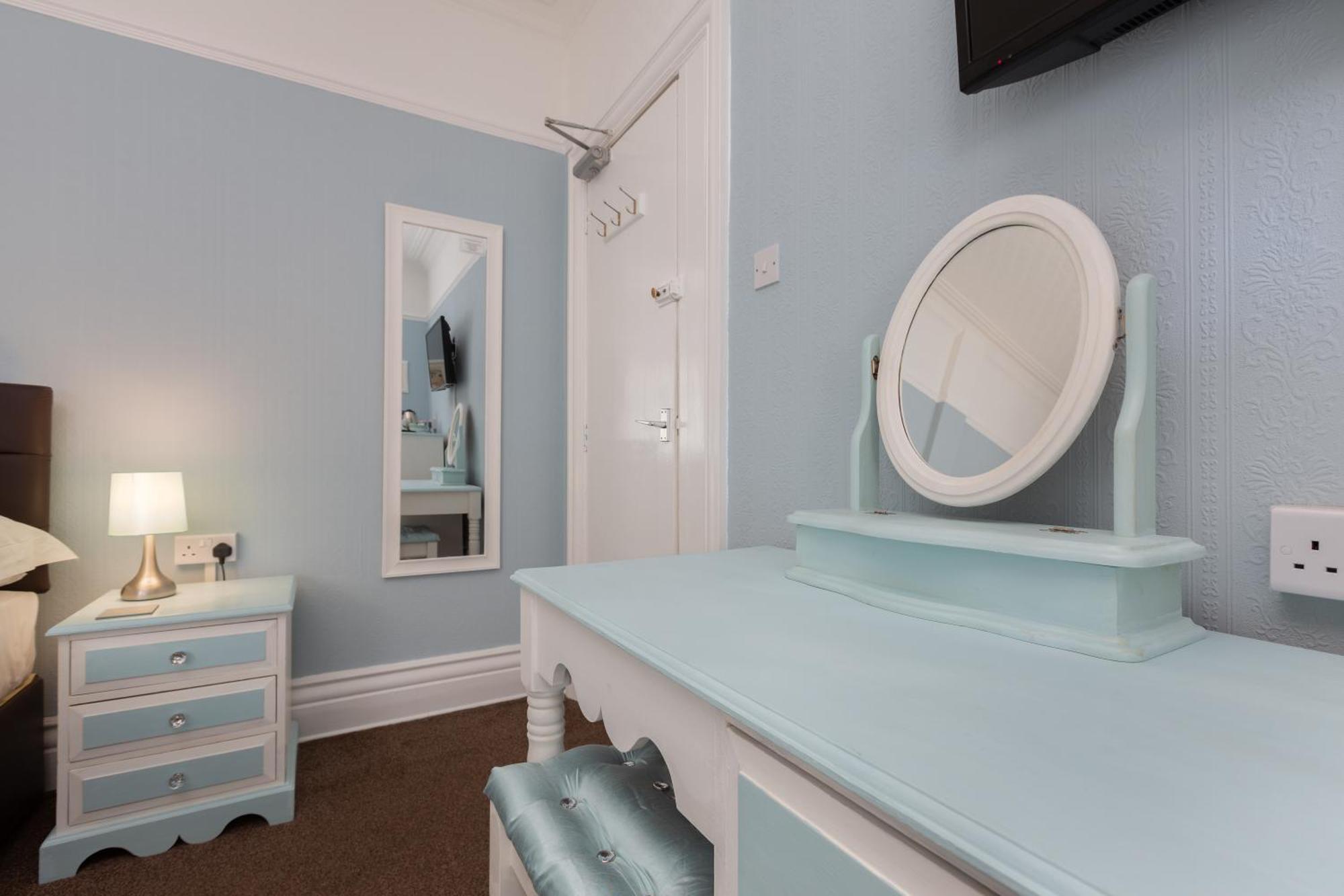 The Beechcliffe Hotel - Over 35'S Only بلاكبول الغرفة الصورة